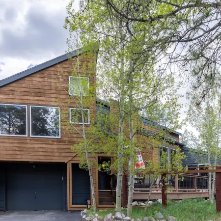 Keystone Ski Resort w/ Free Shuttle, Pet Friendly, Private Hot Tub, Pool Access!