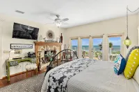 Beachfront 2 Apartments 1 House Nature all around, just 25 steps to Ocean water