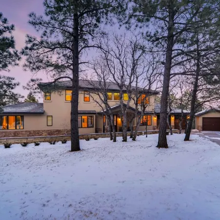 Modern Home, 3 Family Rooms, 3 Decks, 1 Mile from Broadmoor, 500’ above CoS.