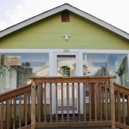 SeaBreeze Bungalow - Private Home 1/2 Block to Beach Access - Pets OK!  Fenced!