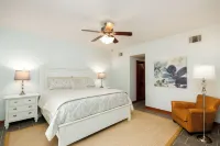 New Orleans Suburban Waterfront 5BR Home Sleeps 12 With Boat Dock