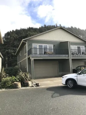 Marbella Shore, @ the Rogue River Hotels in Gold Beach