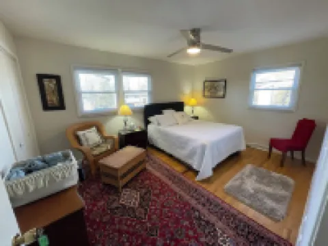 Bloomington Indiana Rental- 3BR/2BA Apartment in upper level of duplex