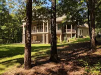 Lake Front, Quiet, Private cove on 4.75 acres, Canoe, 2 Kayak, 2 boat docks Hotels in Oconee County