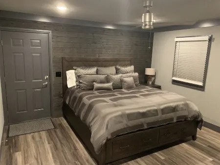 Beautiful 3 Bed/ 3 Bath with Great Location! Renovated!!