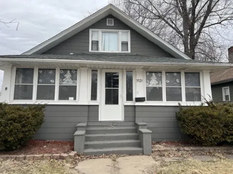 Charming 1920s, pet friendly home, centrally located!