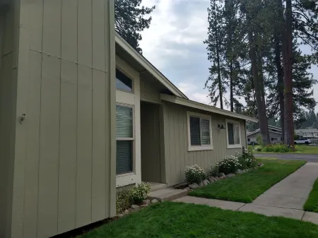 Plumas Pines Retreat. Charming & Updated Condo on the 4th Fairway