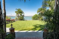 Waterfront Lakeside Mansion Great for Large Families, Retreat, and Events - Wifi
