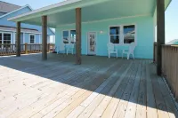 Spacious, Quiet 3Br Getaway, Seconds from the Beach, Large Deck for Sunning