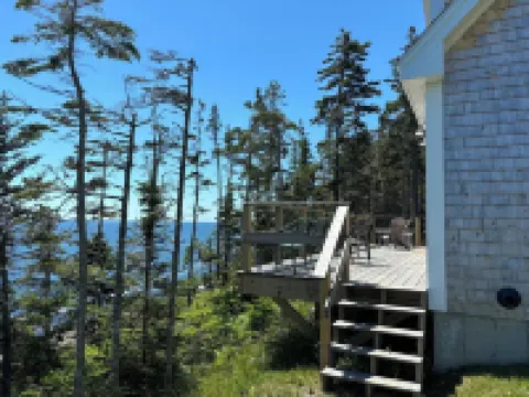 Beautiful Seaside cottage with stunning views 聖喬治酒店