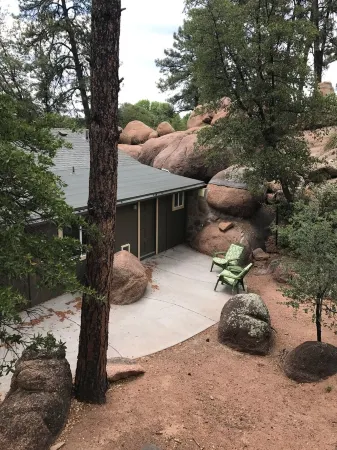 Private neighborhood home in Payson - gorgeous getaway with in town convenience!