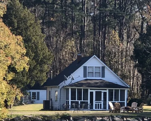 Relax at this beautiful Historic Intracoastal Waterlily Cottage + Game Room Hotels in Currituck County