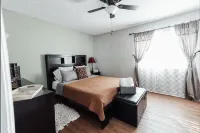 Cozy 5-Bedroom Home in Aurora!Perfect blend of comfort & convenience