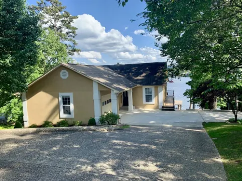 Hamilton Happy Place (million dollar view) - Lake Retreat