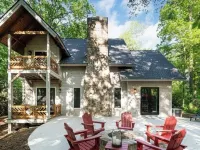 NEW LOG HOME in Hendersonville with fireplace, fire pit and Hot Tub Hotels in Edneyville