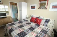 Adorable Waterfront Condo, Boat Slip and Pool!