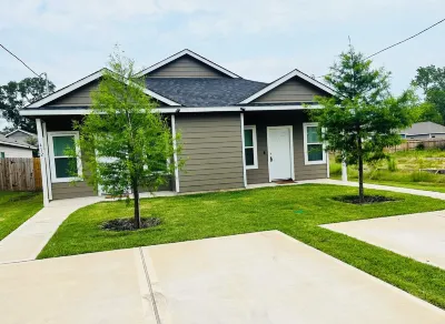 Charming Brand New 3-bedroom house in in lovely Conroe awaits you. Hotels near Hangar 9 Wake Park