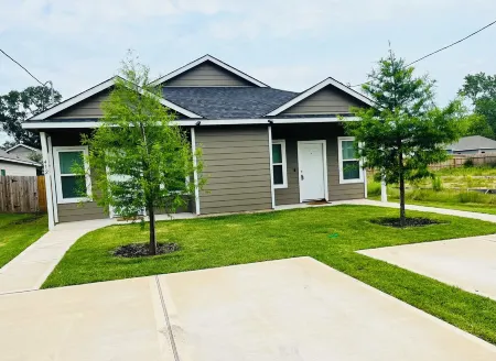 Charming Brand New 3-bedroom house in in lovely Conroe awaits you.