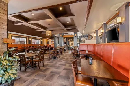 Wingate by Wyndham Calgary South Отели рядом с достопримечательностью «Pearle Vision»