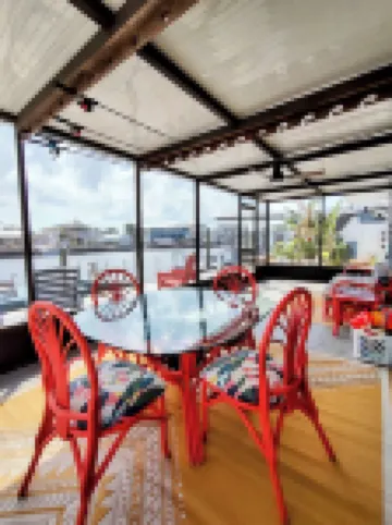 Tidewater: Bring your boat, backyard beach,kayaks.