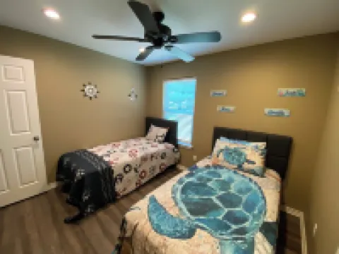 Weclome to Knot Shore  on Lake Texoma with boat parking