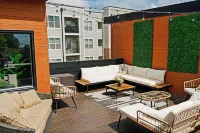Rooftop Patio / 3 Mins to Downtown / Stylish House