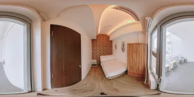 Stylish 1BR City Apartment Hôtels à : Tigbauan
