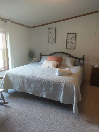 Lodge in the Pines near Wellsboro, Pa. Along Pine Creek. Hot Tub