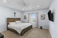 Perfect Home for Lg Groups, Travelers w/kids, Bonus 5k sqft Venue for Events! Hotels in Johnson County