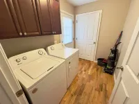 Peaceful Townhouse Near Lake