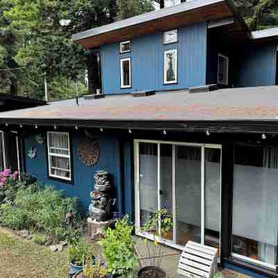Humboldt Haven: Gorgeous Home for 13 w Gardens, Firepits, Forest & Bay Views Hotel Exterior