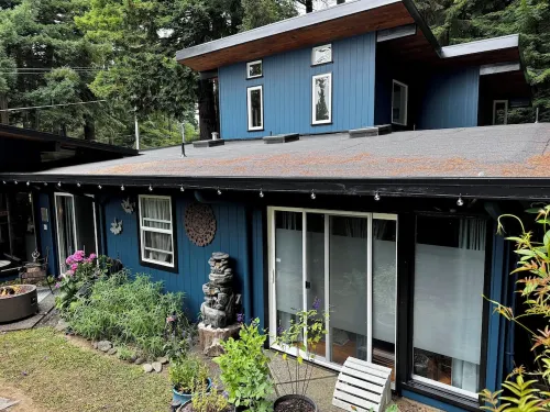 Humboldt Haven: Gorgeous Home for 10 w Gardens, Firepits, Forest & Bay Views