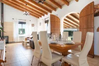 SON MARCH I - Fantastic villa in Sa Pobla with private pool and Free Wifi Hotels in Sa Pobla