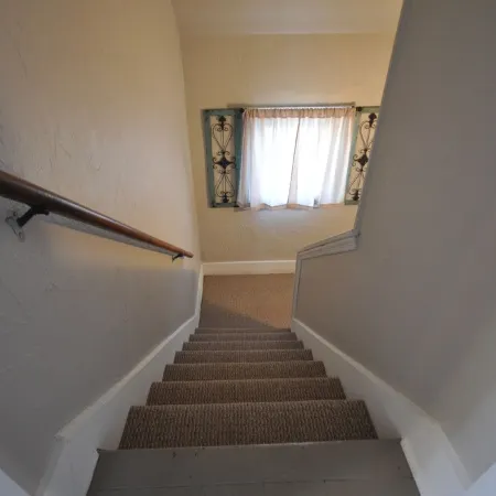 Comfy Rustic Retreat 2 Blocks from Mayo Hospital and Bethany College.