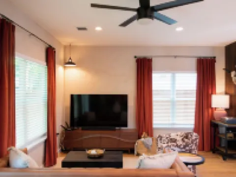 Modern Cowboy Retreat Near Downtown Lockhart Hotels in Lockhart