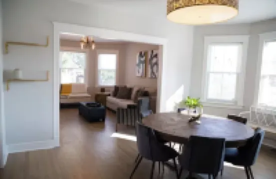 Large Renovated 1st FL Suite Forest Park/Oak Park