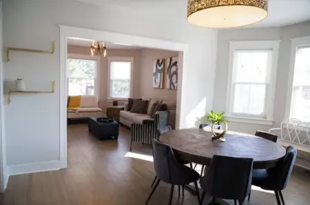 Large Renovated 1st FL Suite Forest Park/Oak Park