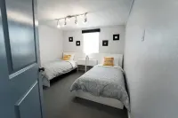 2336C - Ground 2B1B Unit with Laundry TV near UCB