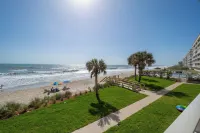 Unit 206 Charming 2-bedroom condo with WiFi, AC in peaceful Indian Harbour Beach