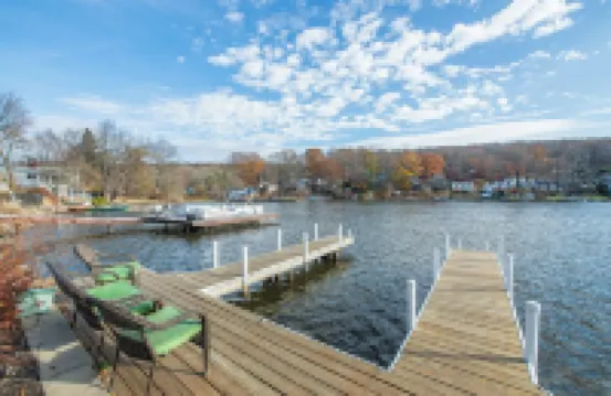 Lake Front Home w/Dock, Kayak, Canoe Right On Lake Hopatcong w/AC Wifi Huge Deck