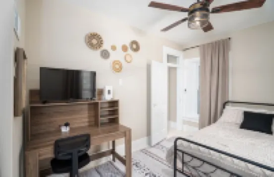 Relaxing Country Hideaway on the Edge of Lawrence - Minutes to Mass Street!