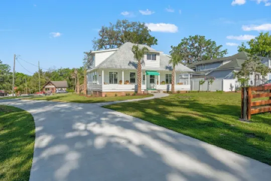 The Florida Cracker "THE PARKER HOUSE"  Charming home in Brooksville,FLORIDA