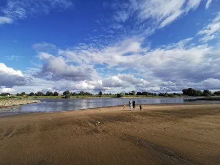 Renovated country house, stylishly furnished, located on the Elbe near the city Отели рядом с достопримечательностью «Billtalstadion»