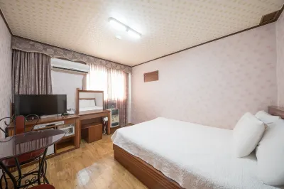 Gyeongju Daebo Hotels near Bunhwangsa Temple and Stone Brick Pagoda