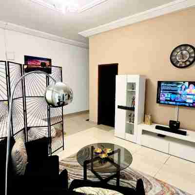 Medo's Luxury Houses - large studio Others