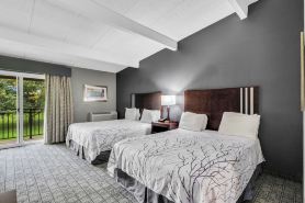 Eastlake Suites Hotel & Conference Center by OYO Urbana