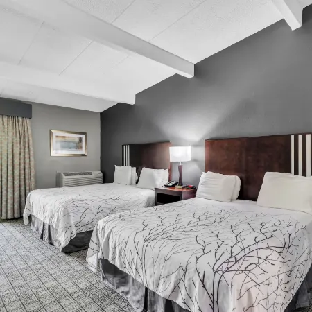 Eastlake Suites Hotel & Conference Center by OYO Urbana