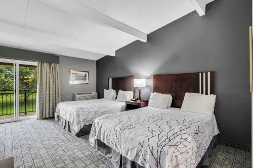 Eastlake Suites Hotel & Conference Center by OYO Urbana