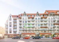 Apartment by the Coast with Sunny Terrace - parking