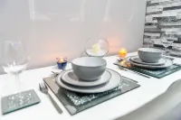 Aphrodite Suites Hotels in Бредфорд